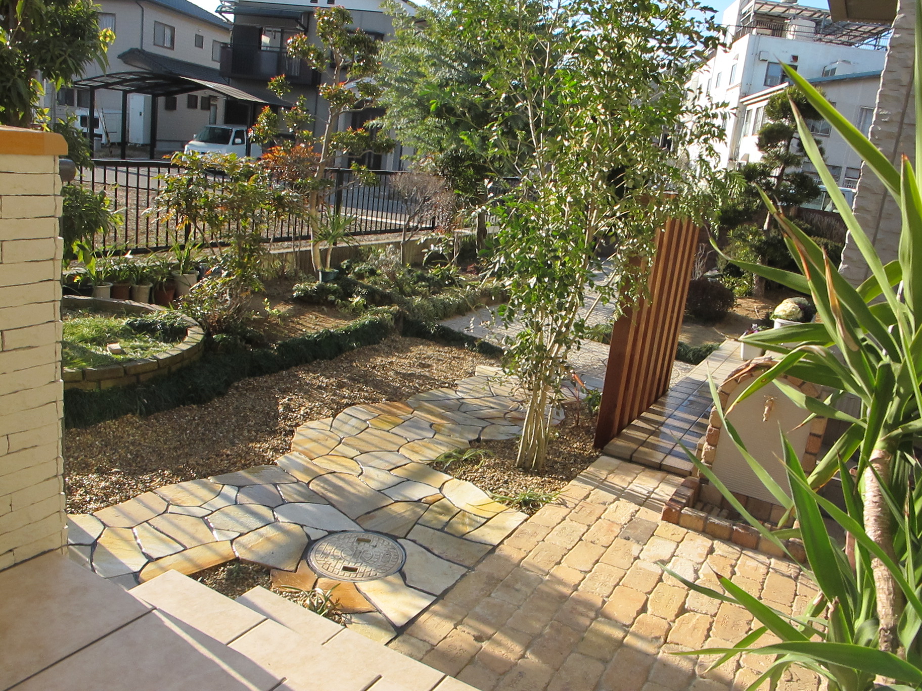 兵庫県　加東市　ココマオープンテラス腰壁タイプがあるお庭