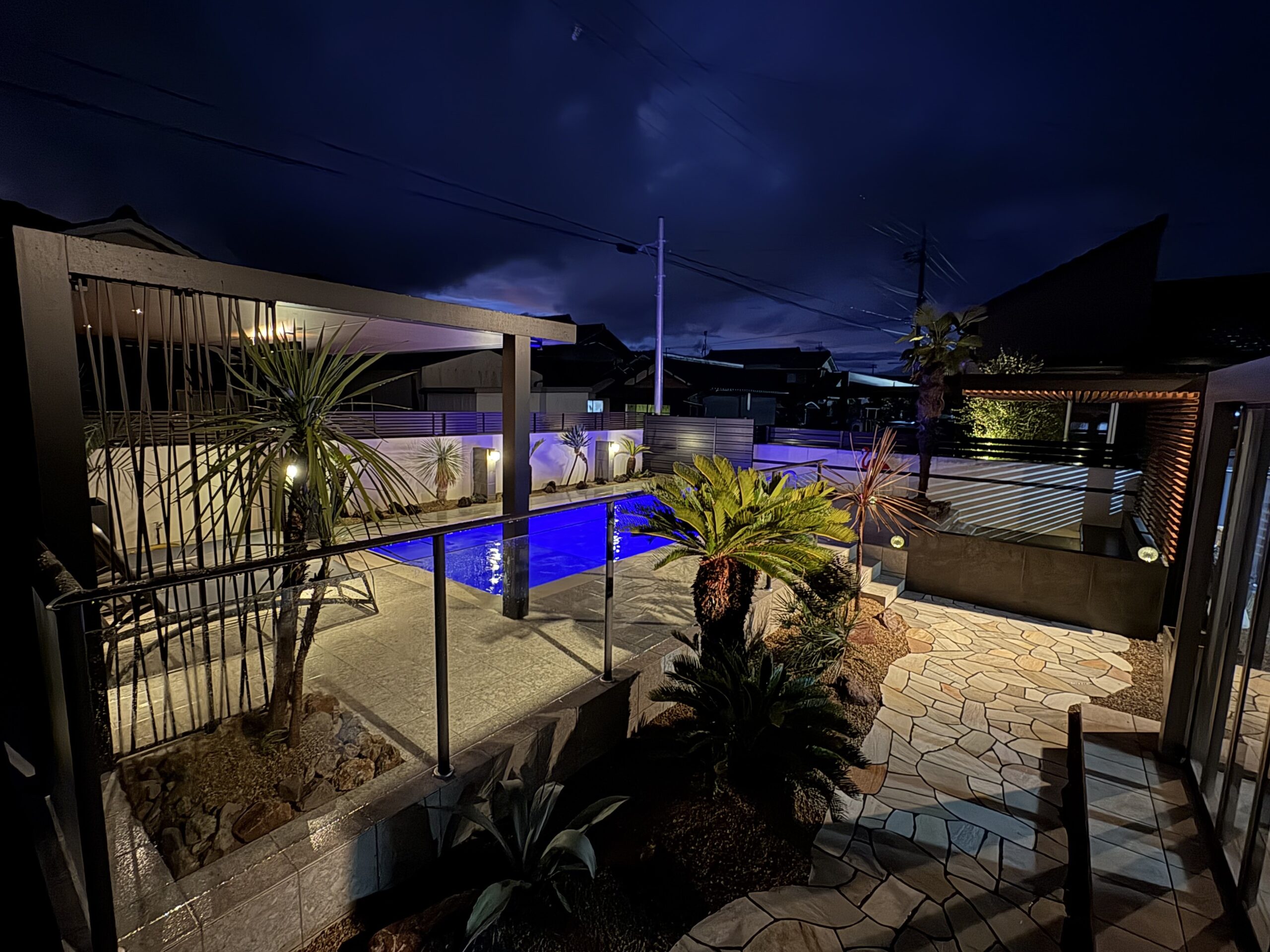 兵庫県 ラグジュアリーなプライベートプールがあるお庭