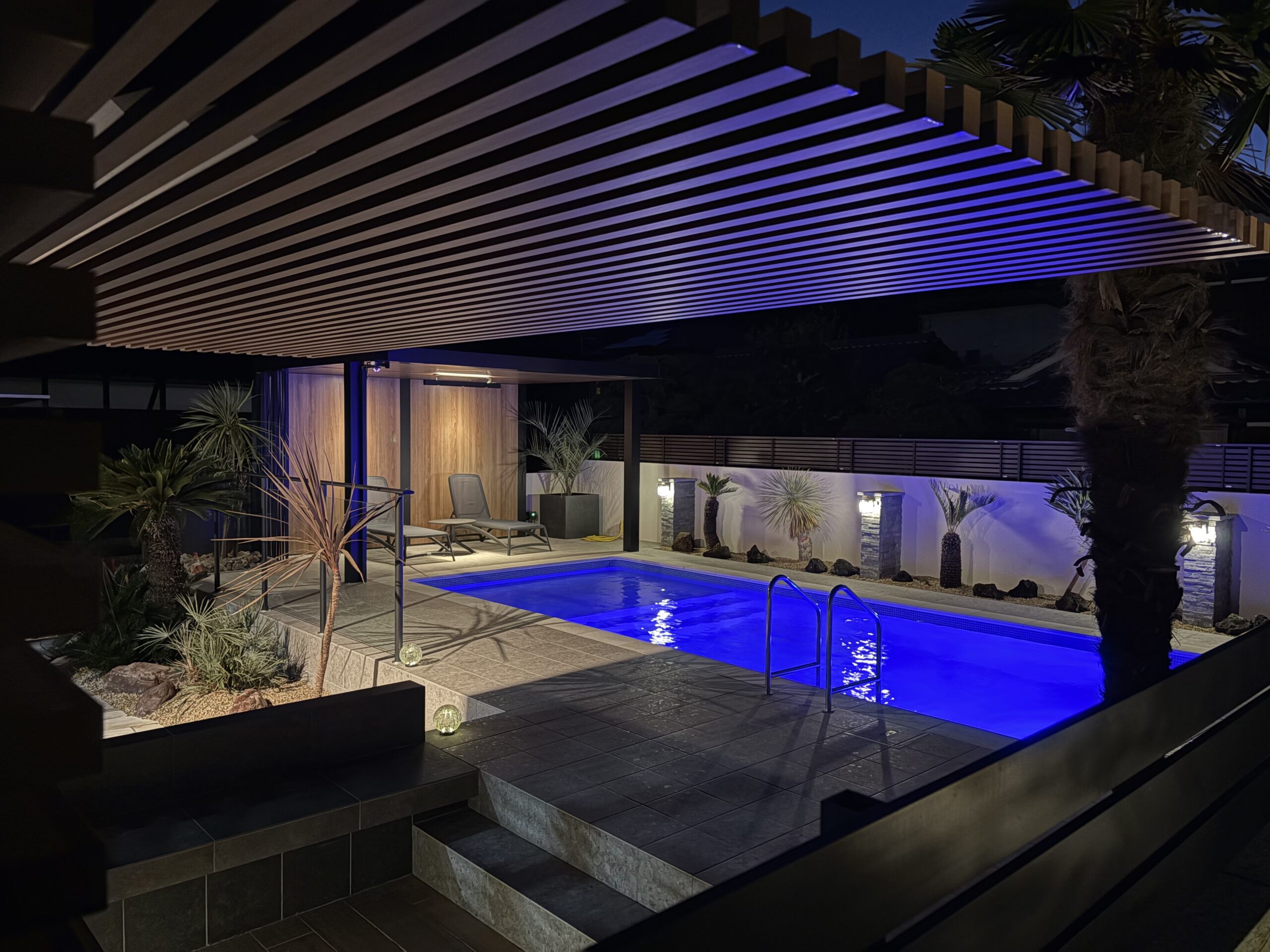 兵庫県 ラグジュアリーなプライベートプールがあるお庭