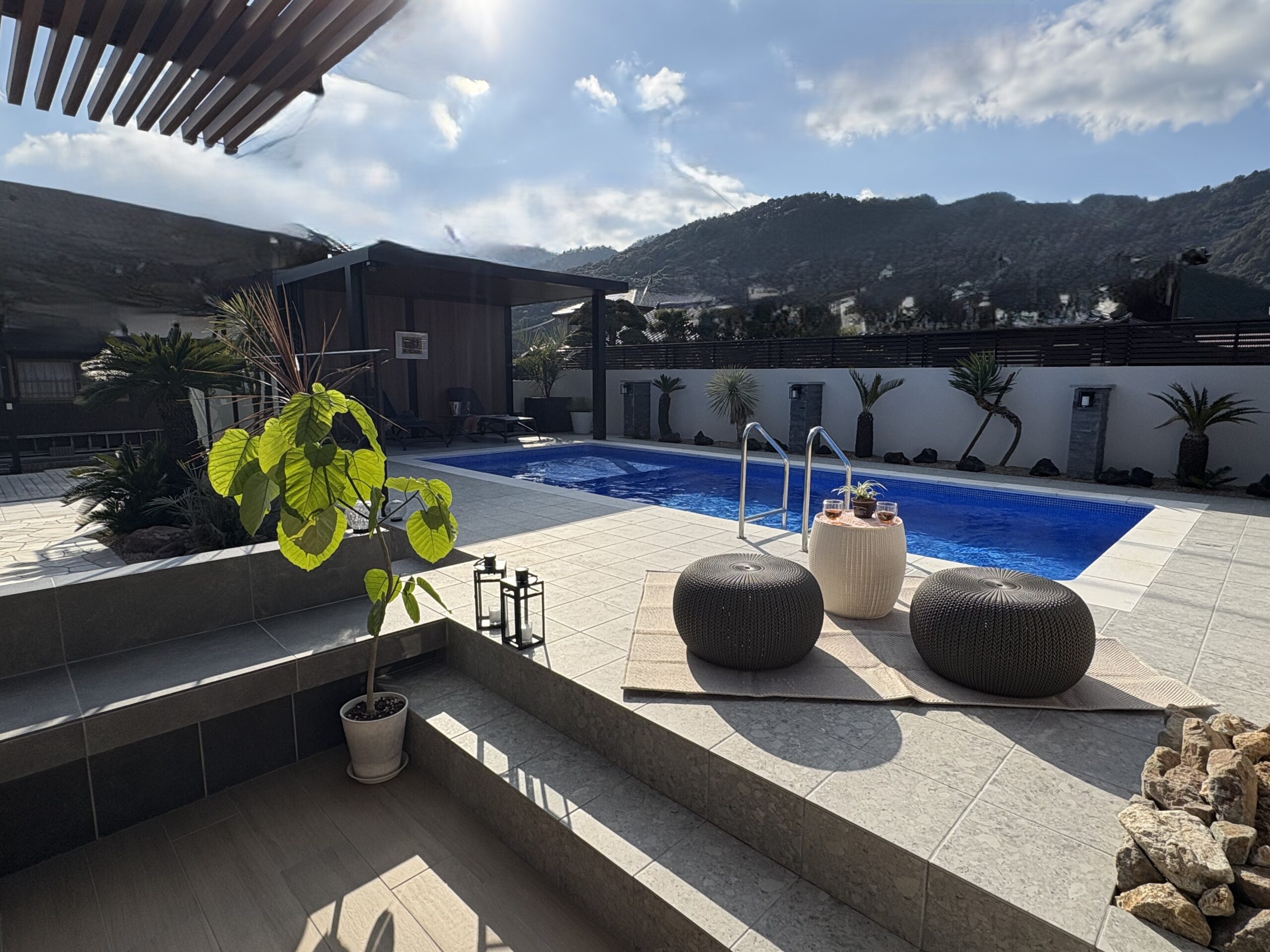 兵庫県 ラグジュアリーなプライベートプールがあるお庭